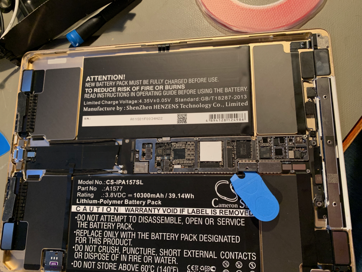 Battery replacement in an iPad Pro Ursecta